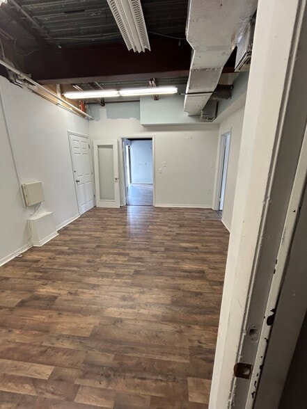 More Photos Of 102 Flagship Dr, Lutz Storefront Retail Office For Lease