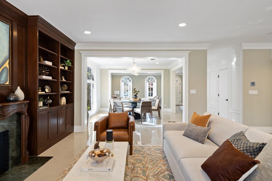 More Photos Of 1810 W 35th St, Austin Specialty For Sale