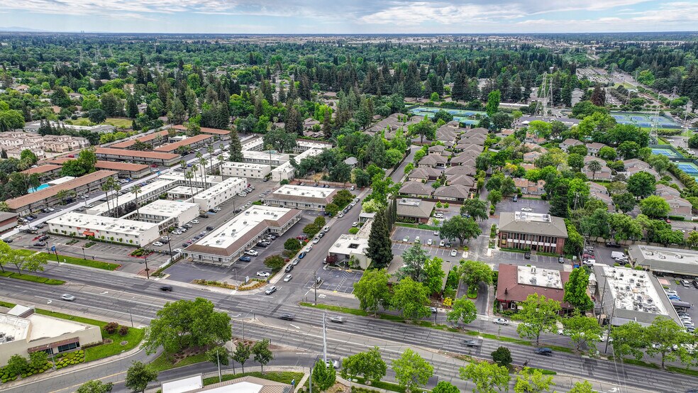 More Photos Of 2398 Fair Oaks Blvd, Sacramento Office For Sale