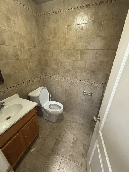 More Photos Of 1813 65th St, Brooklyn Storefront Retail Office For Lease