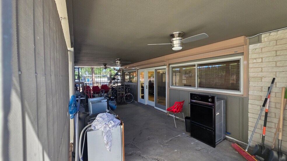 More Photos Of 3909 Vegas Dr, Las Vegas Office For Sale