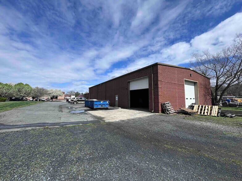 More Photos Of 163 Associates Ln, Indian Trail Warehouse For Lease