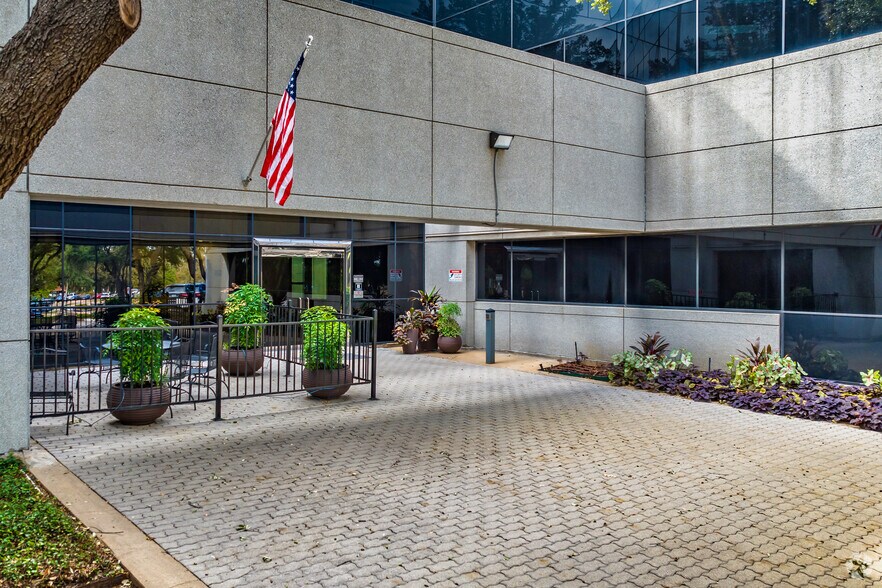 More Photos Of 1651 N Collins Blvd, Richardson Office For Lease