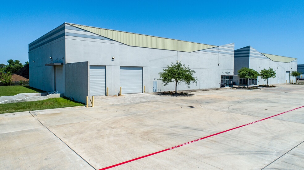 More Photos Of 1511 Industrial Dr, Missouri City Warehouse For Lease