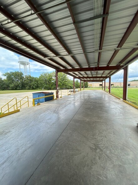 More Photos Of 550 Gulf Line Rd, Pearl Manufacturing For Lease