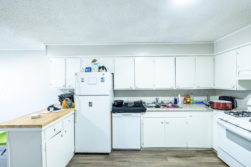 More Photos Of 306 N Main St, Lexington Apartments For Sale