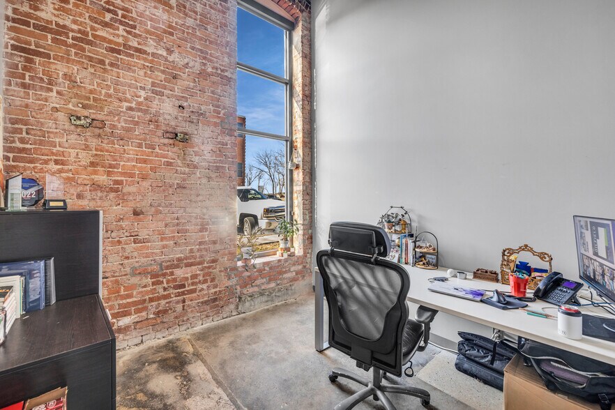 More Photos Of 201 E Hobson Ave, Sapulpa Loft Creative Space For Sale