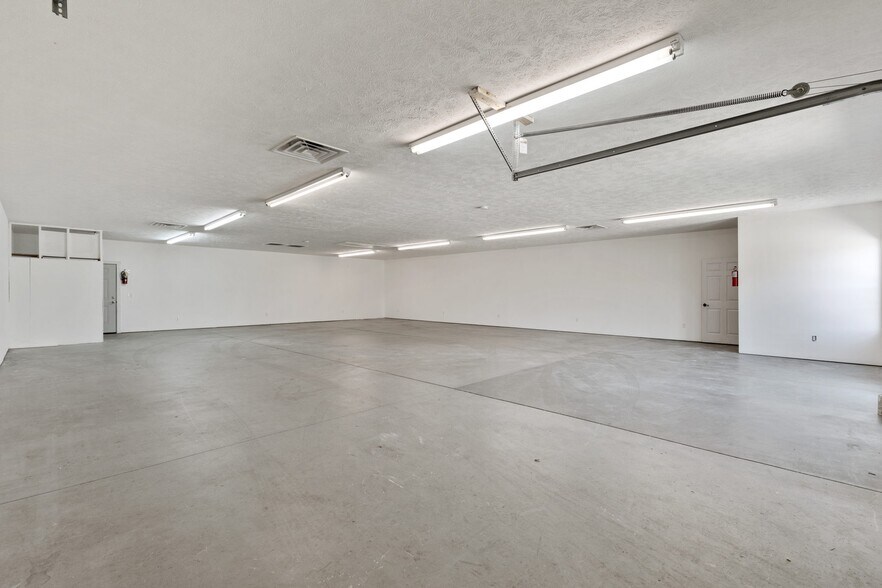 More Photos Of 807 Lipscomb St, Shelbyville Warehouse For Sale