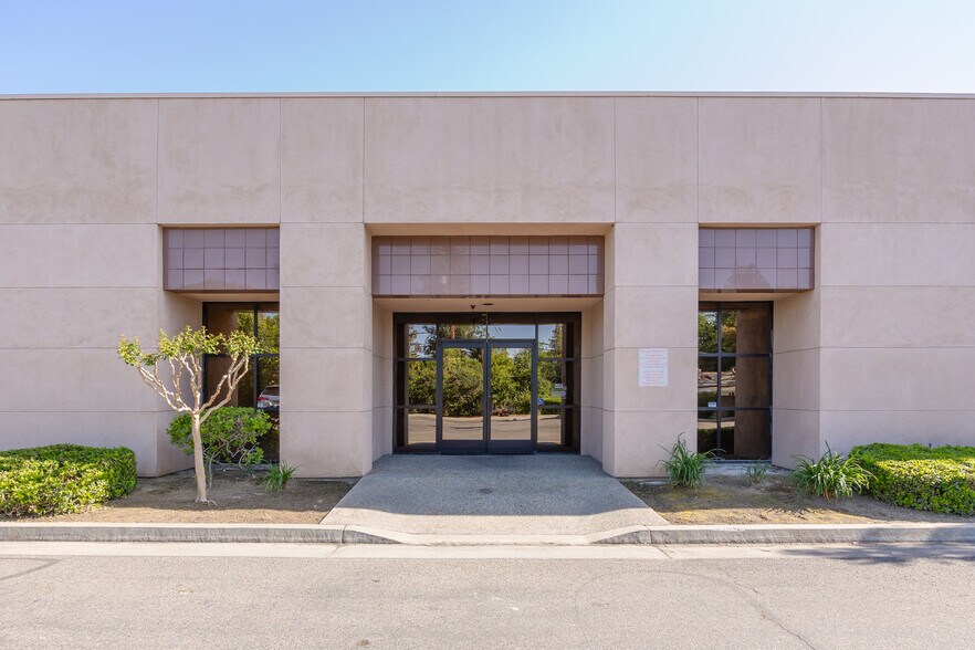 More Photos Of 2540 W Shaw Ln, Fresno Office For Sale
