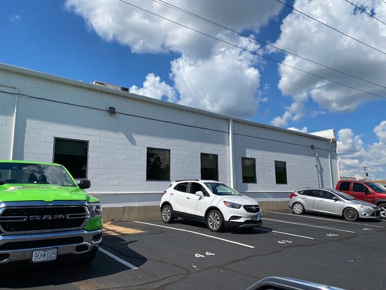 More Photos Of 950-970 Bolger Ct, Fenton Service For Sale