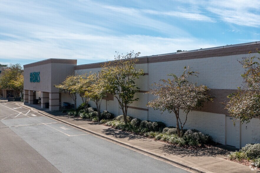 More Photos Of 3240 Capital Cir NE, Tallahassee General Retail For Lease