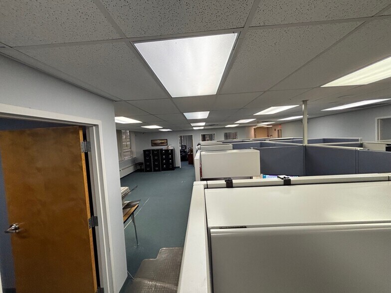 More Photos Of 1654 King St, Enfield Office For Lease