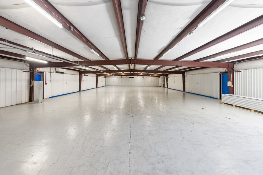 More Photos Of 122 E Laurel St, Mullins Industrial For Sale
