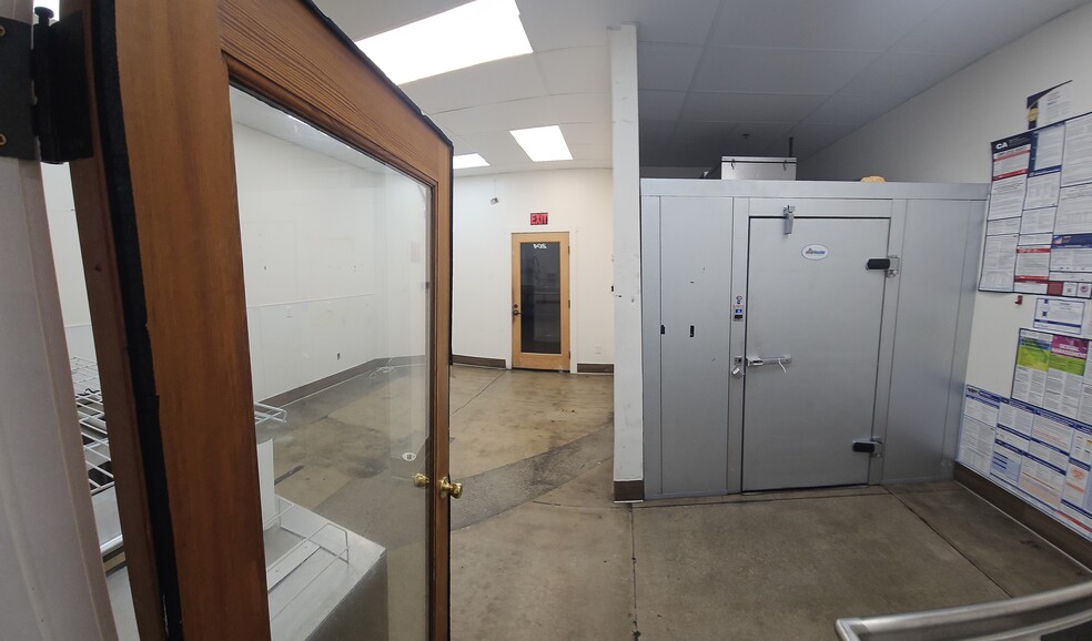 More Photos Of 400-490 Lincoln Blvd, Lincoln Unknown For Lease