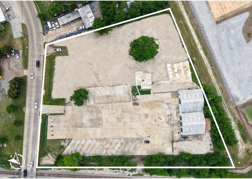 More Photos Of 5504 Forest Hill Dr, Fort Worth Warehouse For Sale