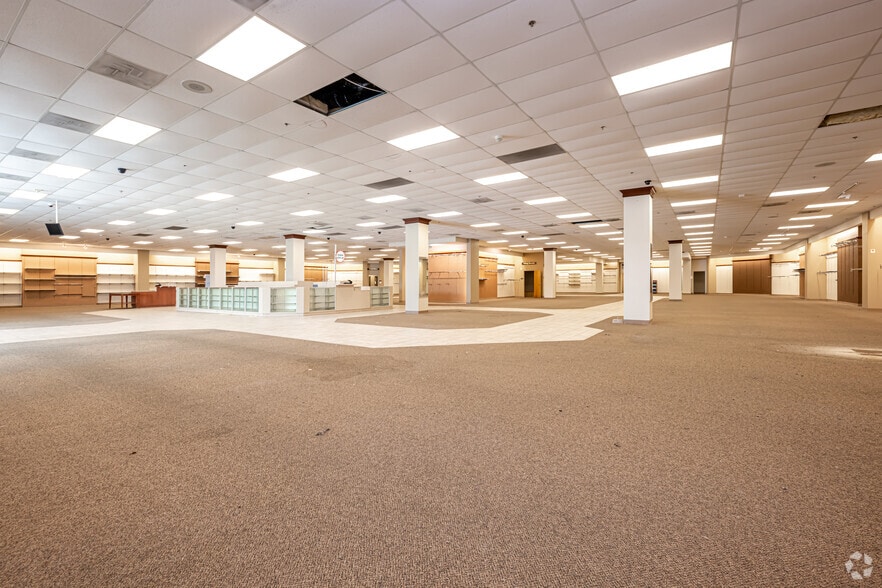 More Photos Of 1420 Hospital Rd, New Roads Storefront For Lease