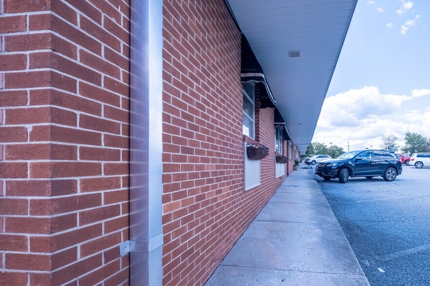 More Photos Of 1842 Banking St, Greensboro Office For Lease