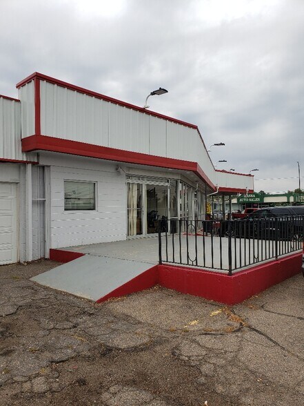 More Photos Of 7800 W Colfax Ave, Lakewood Auto Repair For Sale