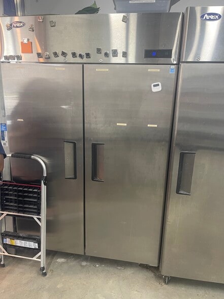 More Photos Of 305 W 27th St, Bryan Storefront For Lease