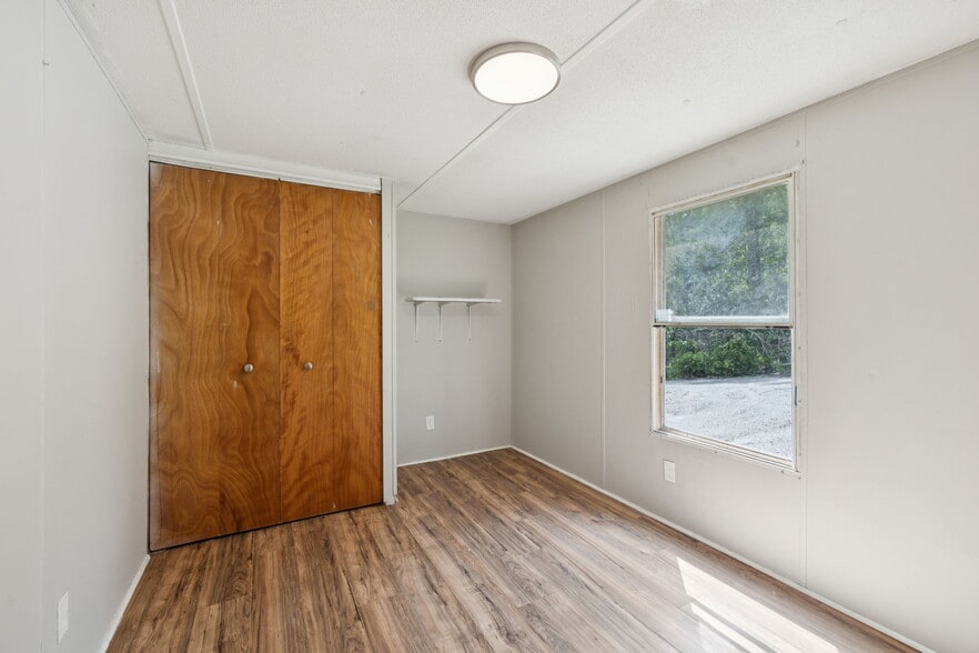 More Photos Of 9314 Beeler Ct, Bon Aqua Manufactured Housing Mobile Home Park For Sale