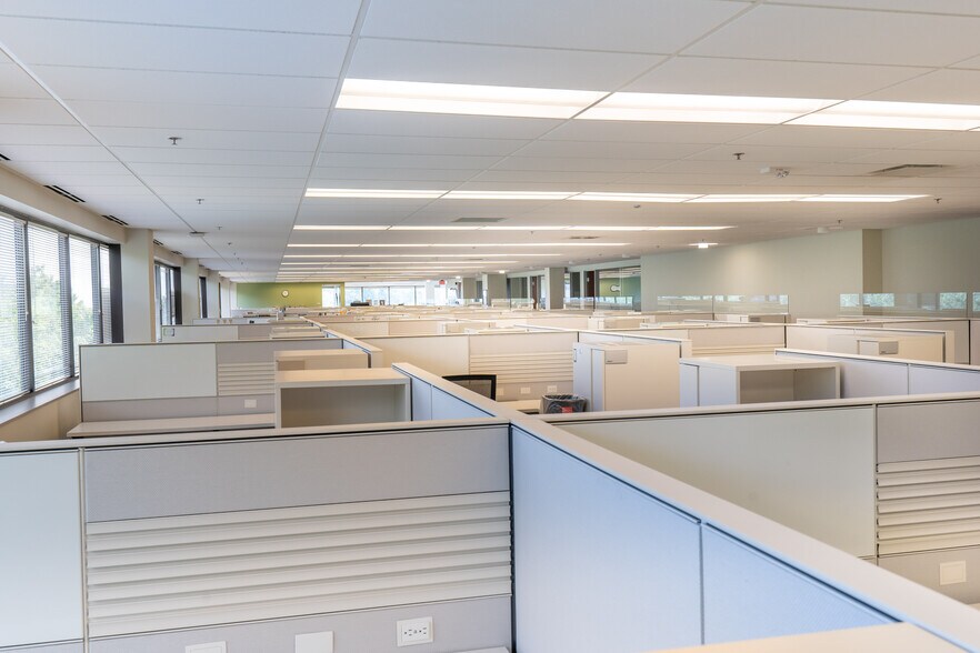 More Photos Of 20255 Victor Pky, Livonia Loft Creative Space For Lease