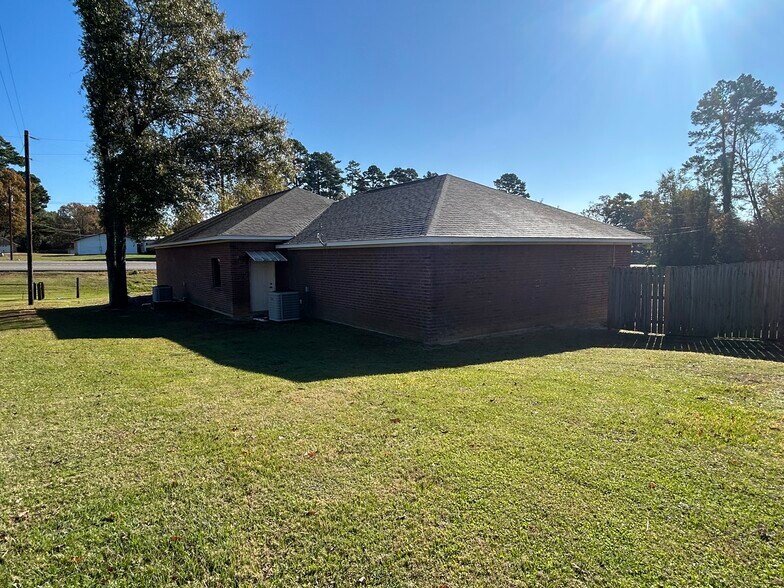 More Photos Of 140 AN County Road 140, Palestine Flex For Sale