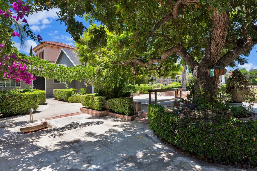 More Photos Of 801 W Whittier Blvd, La Habra Storefront Retail Residential For Sale