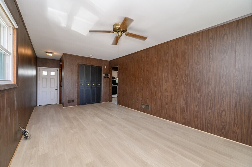 More Photos Of 373 Ford Ave, Fords Medical For Sale
