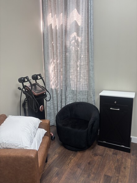 More Photos Of 24001 Orchard Lake Rd, Farmington Hills Medical For Sale