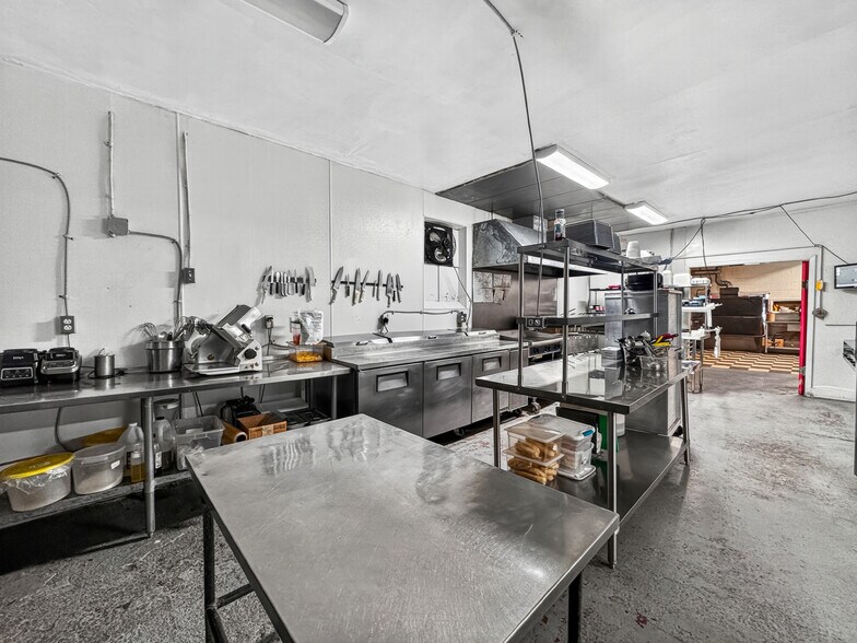 More Photos Of 2206 7th Ave, Altoona Restaurant For Sale