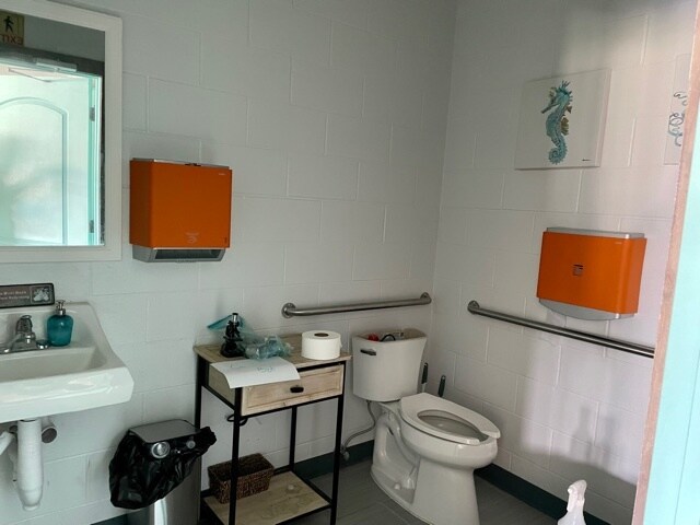 More Photos Of 1421 S 10th St, Fernandina Beach Freestanding For Sale