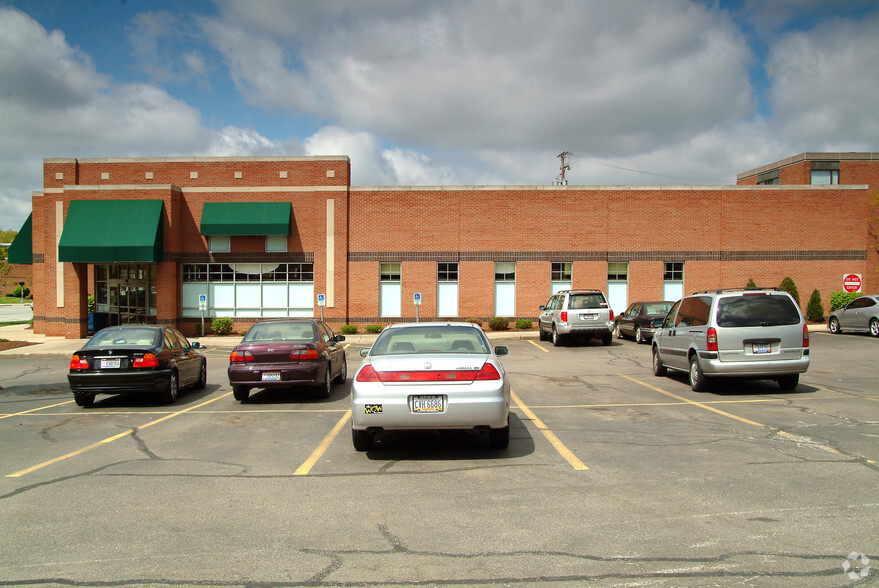 Primary Photo Of 20405 Chagrin Blvd, Shaker Heights Storefront For Sale