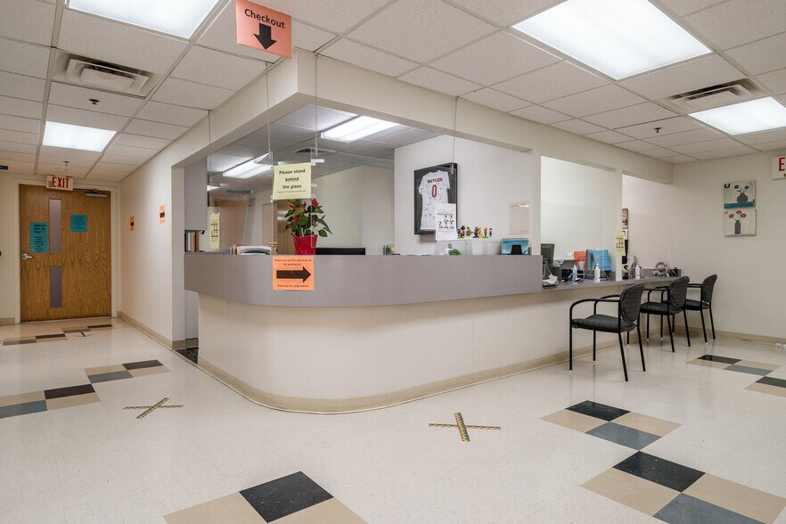 More Photos Of 4331 Churchman Ave, Louisville Medical For Sale