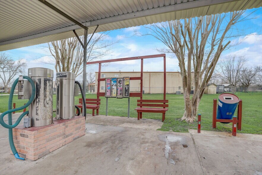 More Photos Of 6034 Brookside Rd, Pearland Carwash For Sale