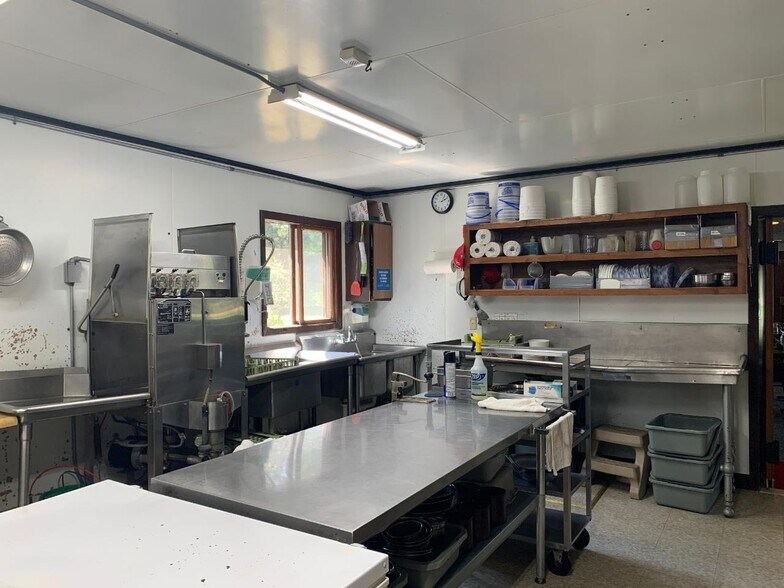 More Photos Of 1711 W Highway 51 S, Mercer Restaurant For Sale