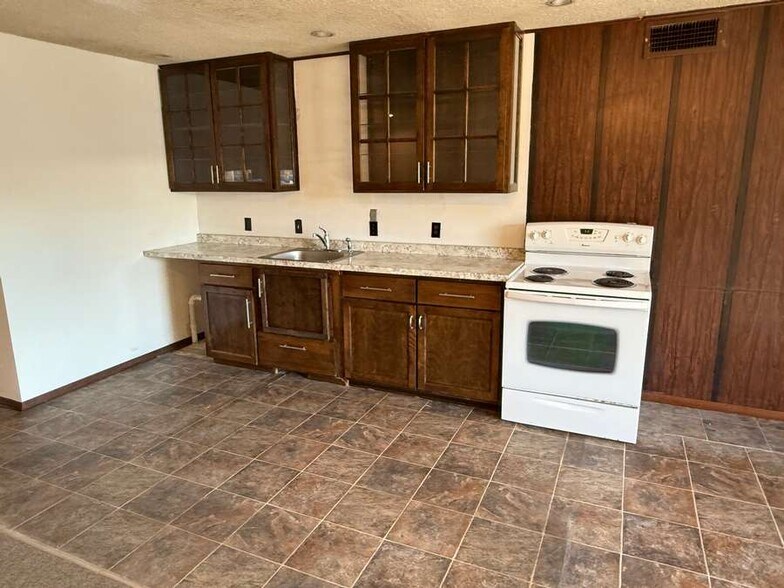 More Photos Of 211 S Main St, Atkinson Storefront Retail Residential For Sale