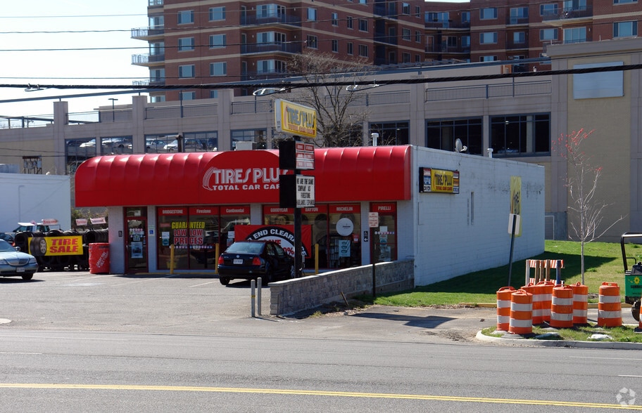 More Photos Of 8217 Lee Hwy, Falls Church Freestanding For Lease