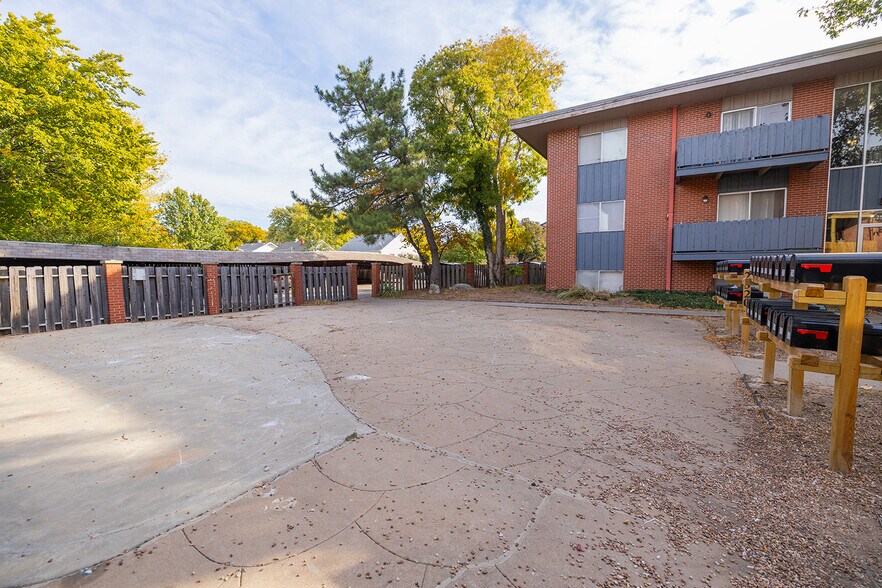 More Photos Of 2520 E Lincoln St, Wichita Apartments For Sale