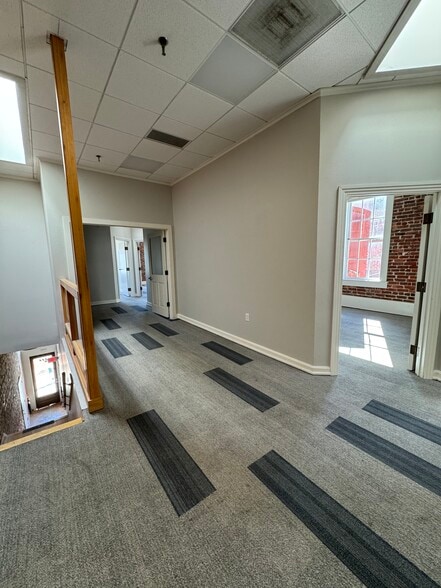 More Photos Of 117-121 N State St, Jackson Loft Creative Space For Lease