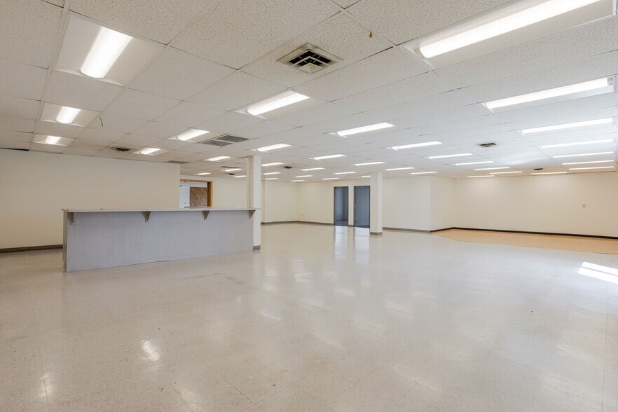 More Photos Of 999 NE 2nd St, Bend Freestanding For Lease