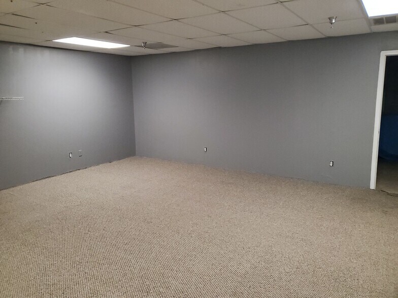 More Photos Of 2921 S Orlando Dr, Sanford General Retail For Lease