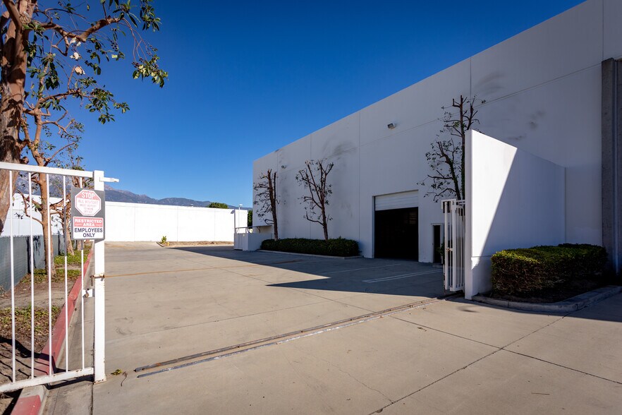 More Photos Of 10730 Bell Ct, Rancho Cucamonga Warehouse For Lease