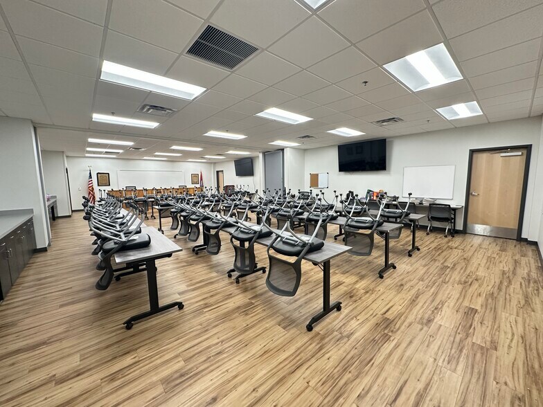 More Photos Of 340 N Shamrock Blvd, Russellville Light Manufacturing For Sale