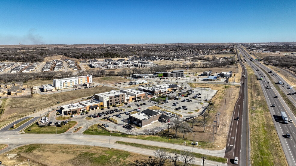 More Photos Of 210-337 Shops Blvd, Willow Park General Retail For Lease