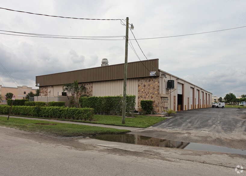 More Photos Of 1109 25th St, West Palm Beach Light Distribution For Lease