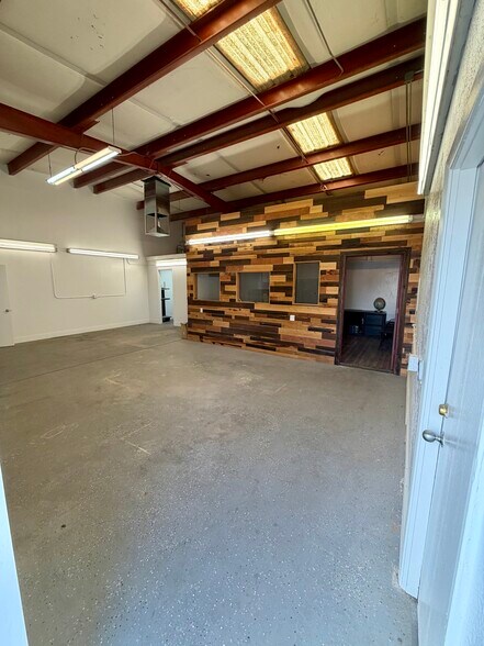 More Photos Of 625 W Broadway Rd, Mesa Service For Lease