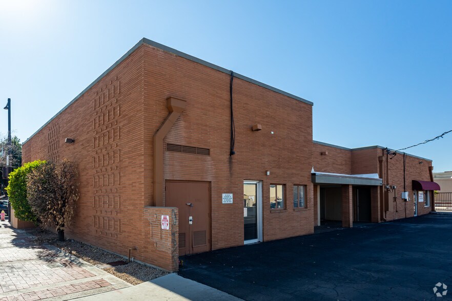 More Photos Of 5702 W Glendale Ave, Glendale Bank For Lease