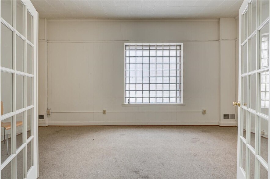 More Photos Of 100 W Antietam St, Hagerstown Office For Lease