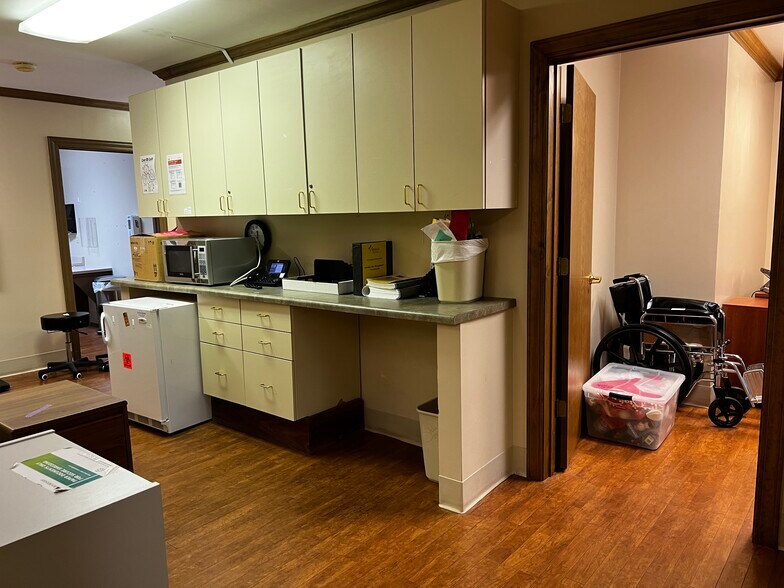 More Photos Of 89 Hospital Dr, Brevard Medical For Lease