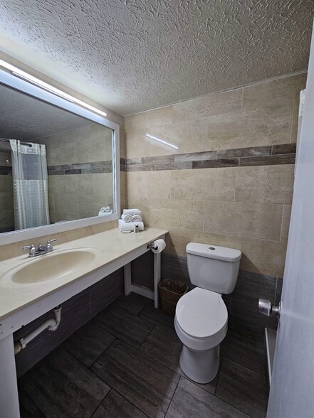 More Photos Of 1901 S Ocean Blvd, Myrtle Beach Hotel For Sale